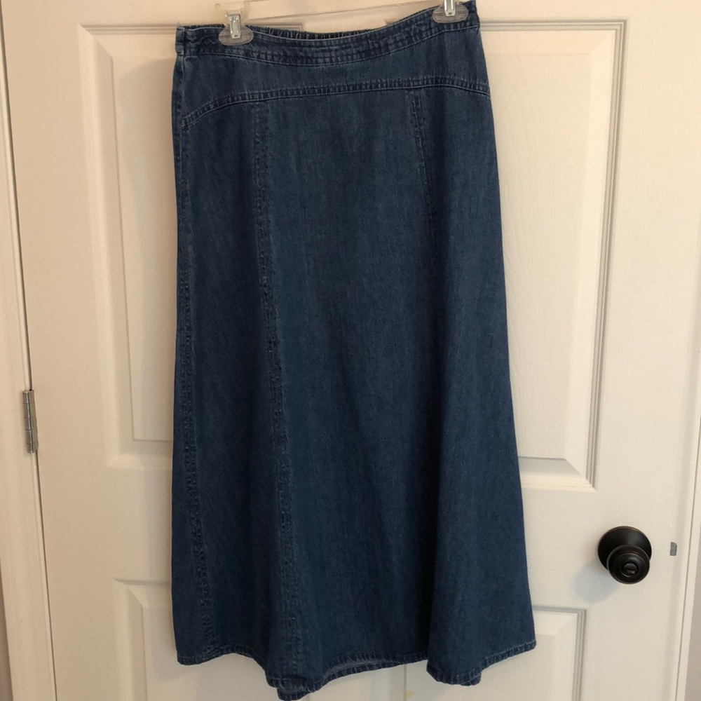 CLASSIC ELEMENTS Denim skirt. Very good used condition. Denim blue. Size small S
